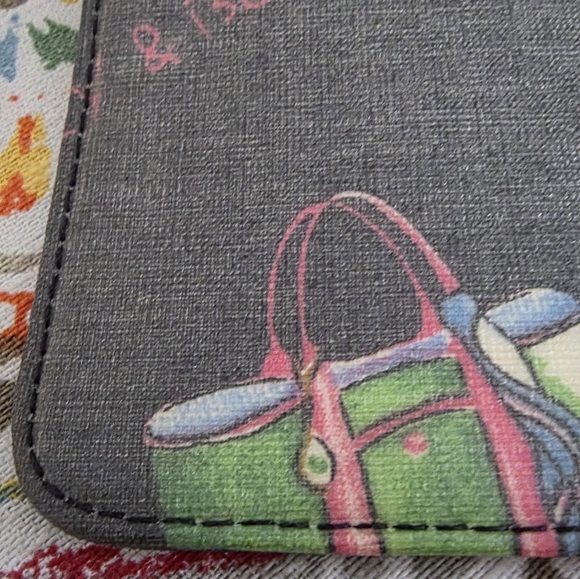 Dooney & Bourke Vintage, Rainbow Zip, Summerland, Wristlet, Heart Hangtag - Picture 4 of 10